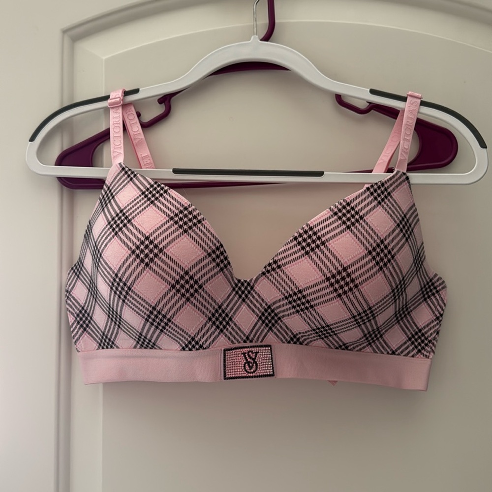 BRAND NEW VS BRA